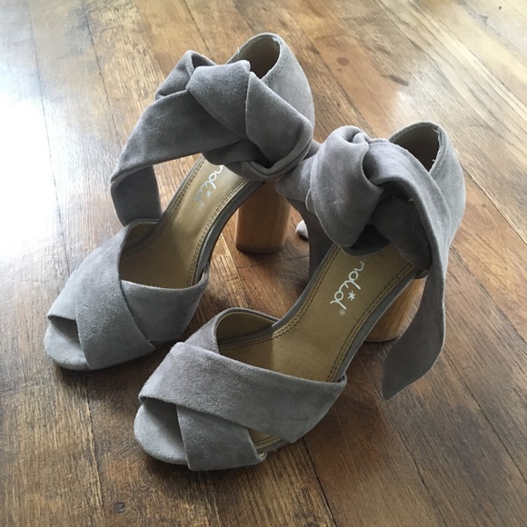 Splendid Johnson Gray Block Heel Sandals - Picture 2 of 7